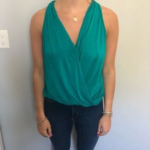 Stylish summer shirt. Great color!